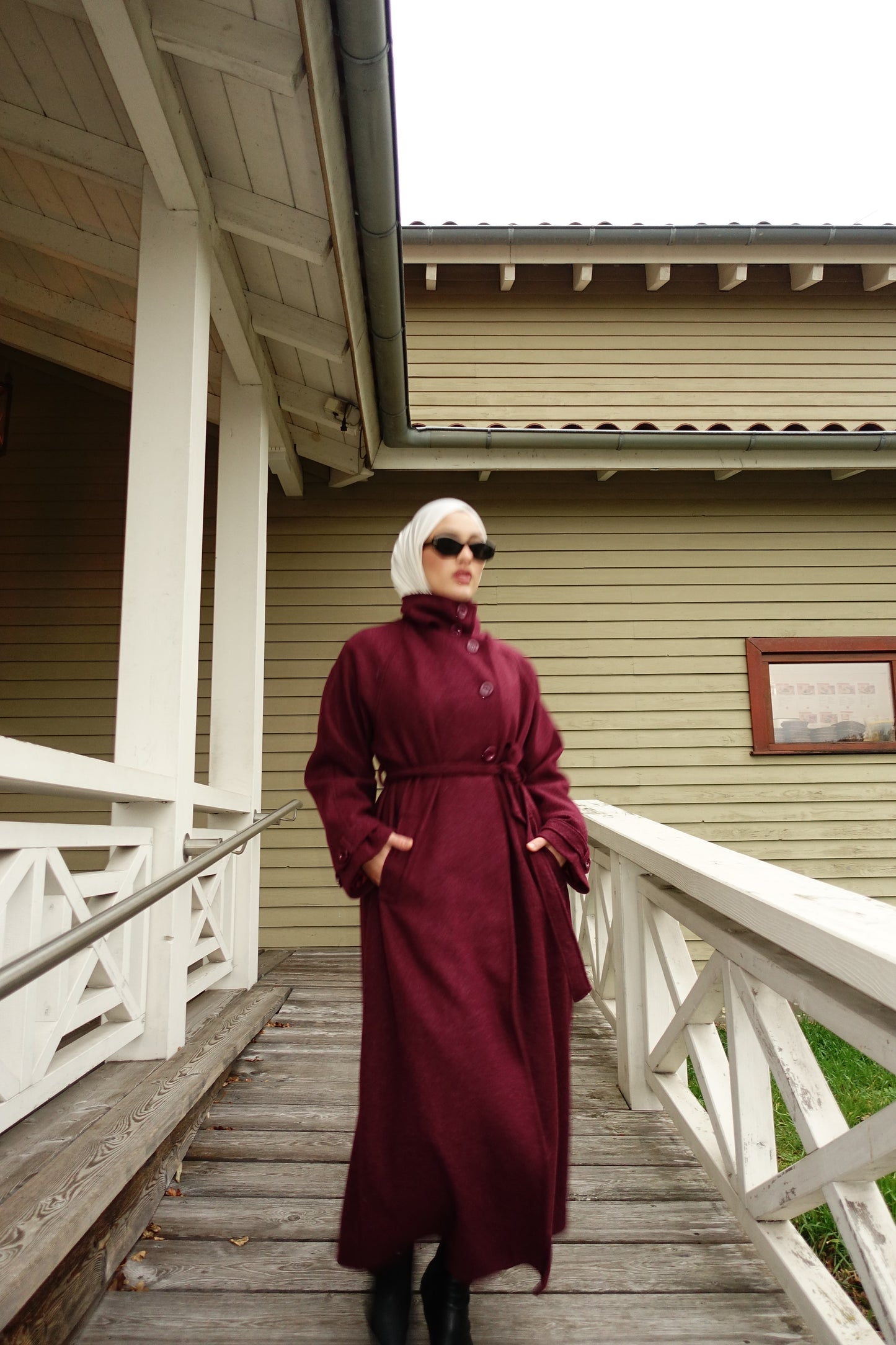 Iconic Mantel in bordeaux