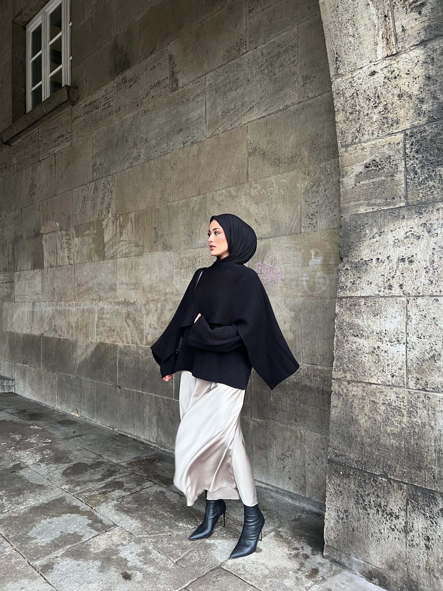Grace Cape in schwarz