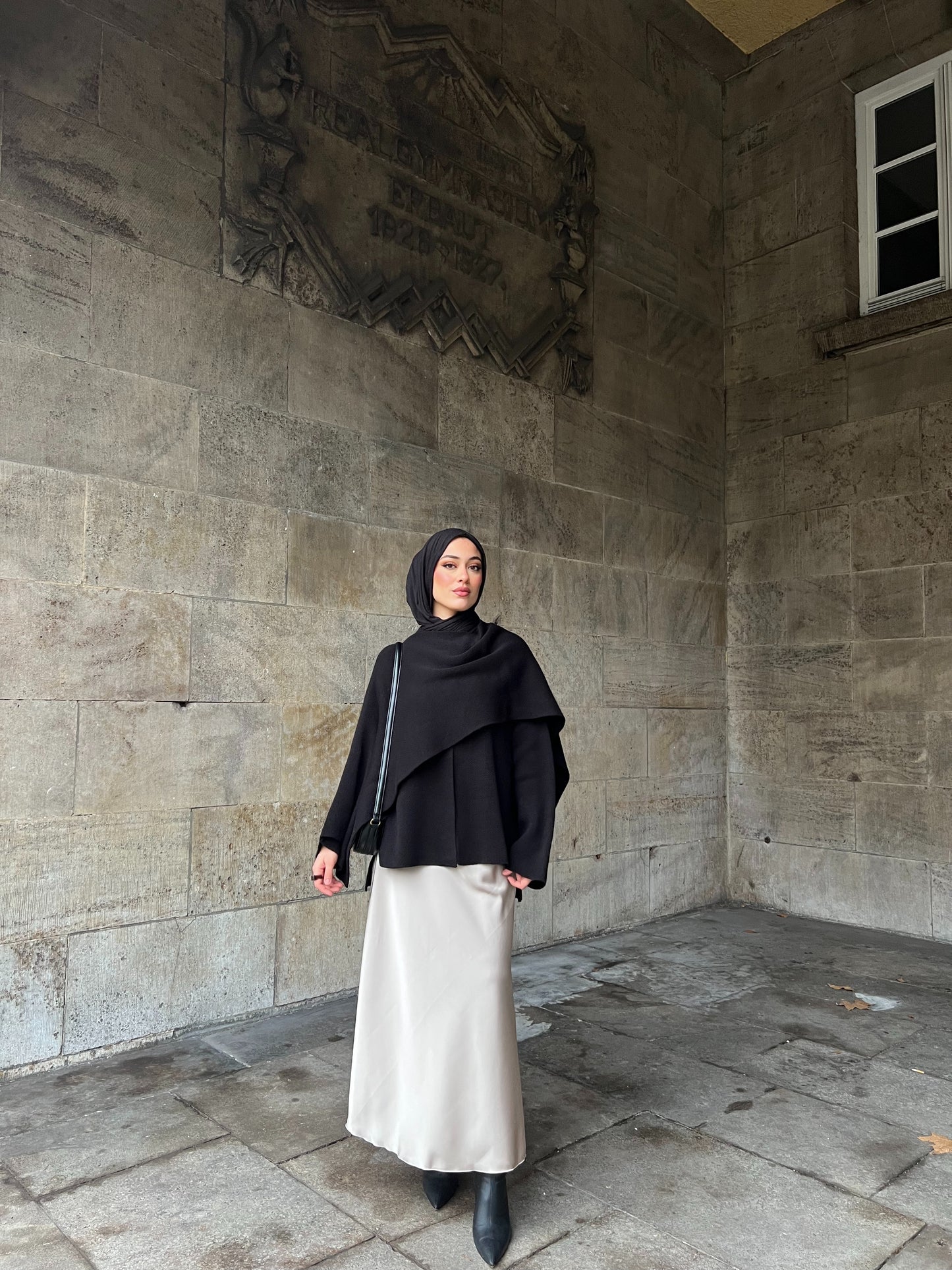 Grace Cape in schwarz