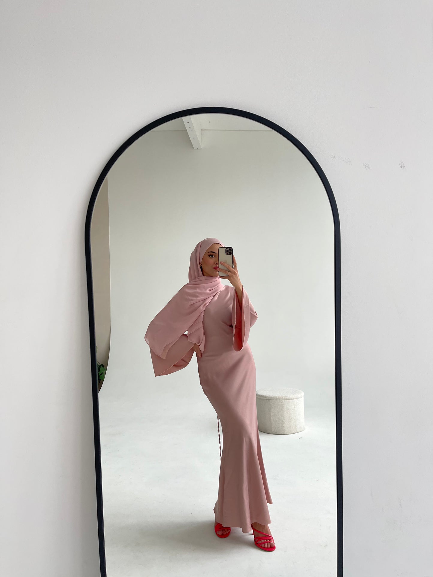 Maxi Satinkleid Mermaid in Rosa