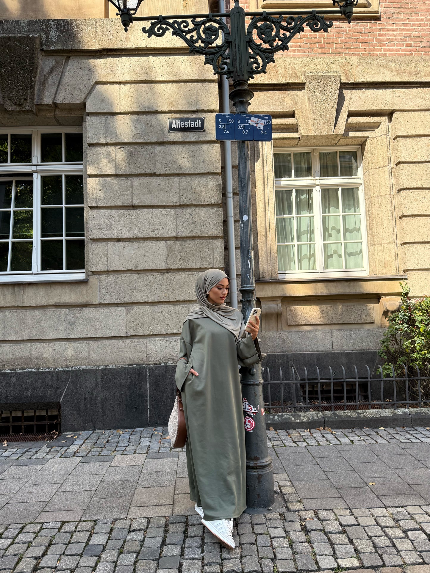 Sweater Maxikleid in khaki