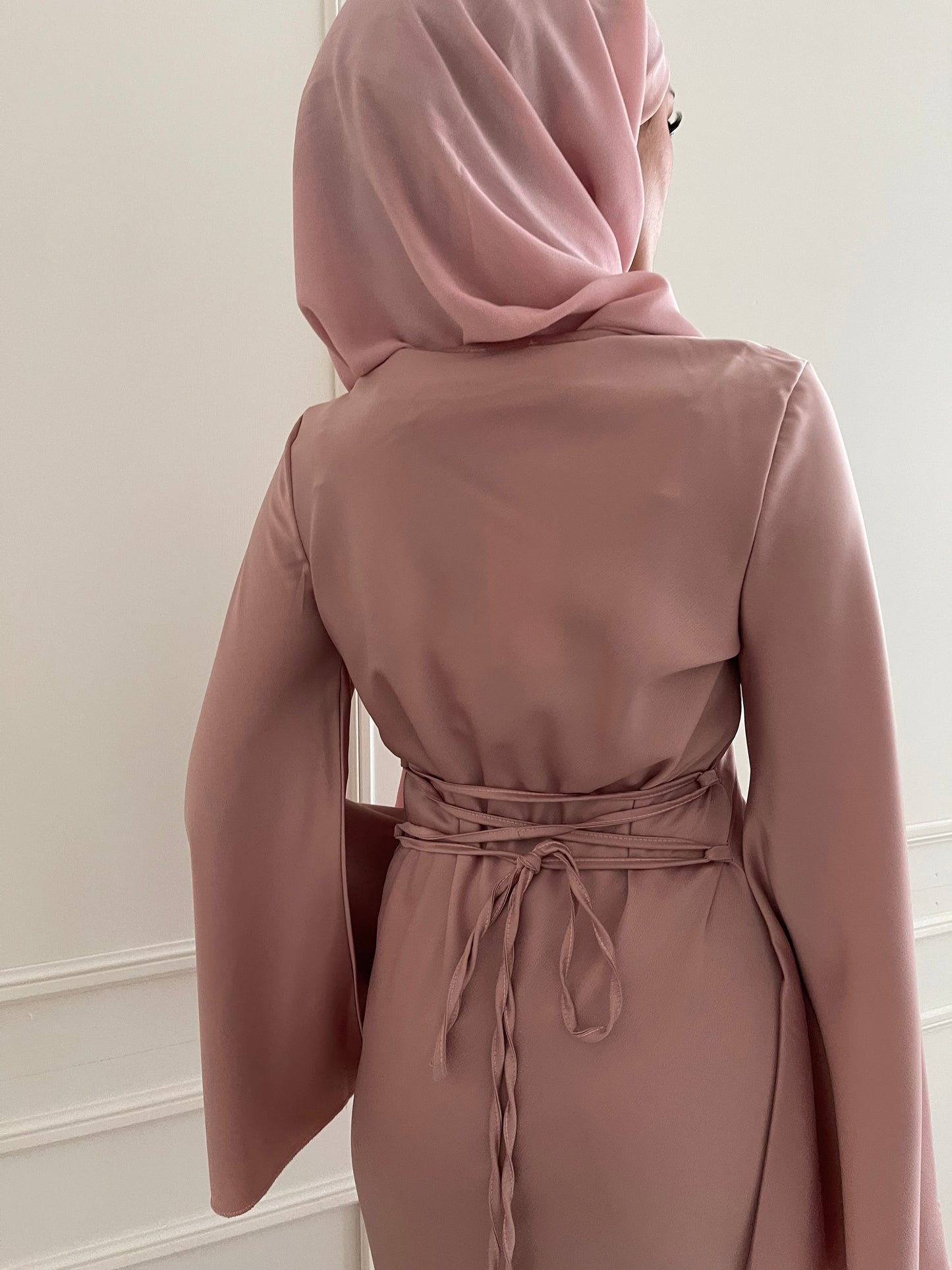 Maxi Satinkleid Mermaid in Rosa