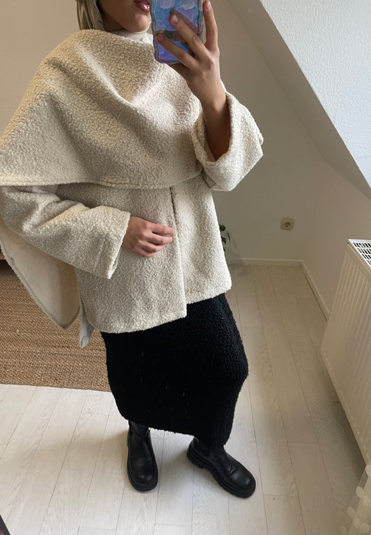 Cape mit integriertem Schal in Creme