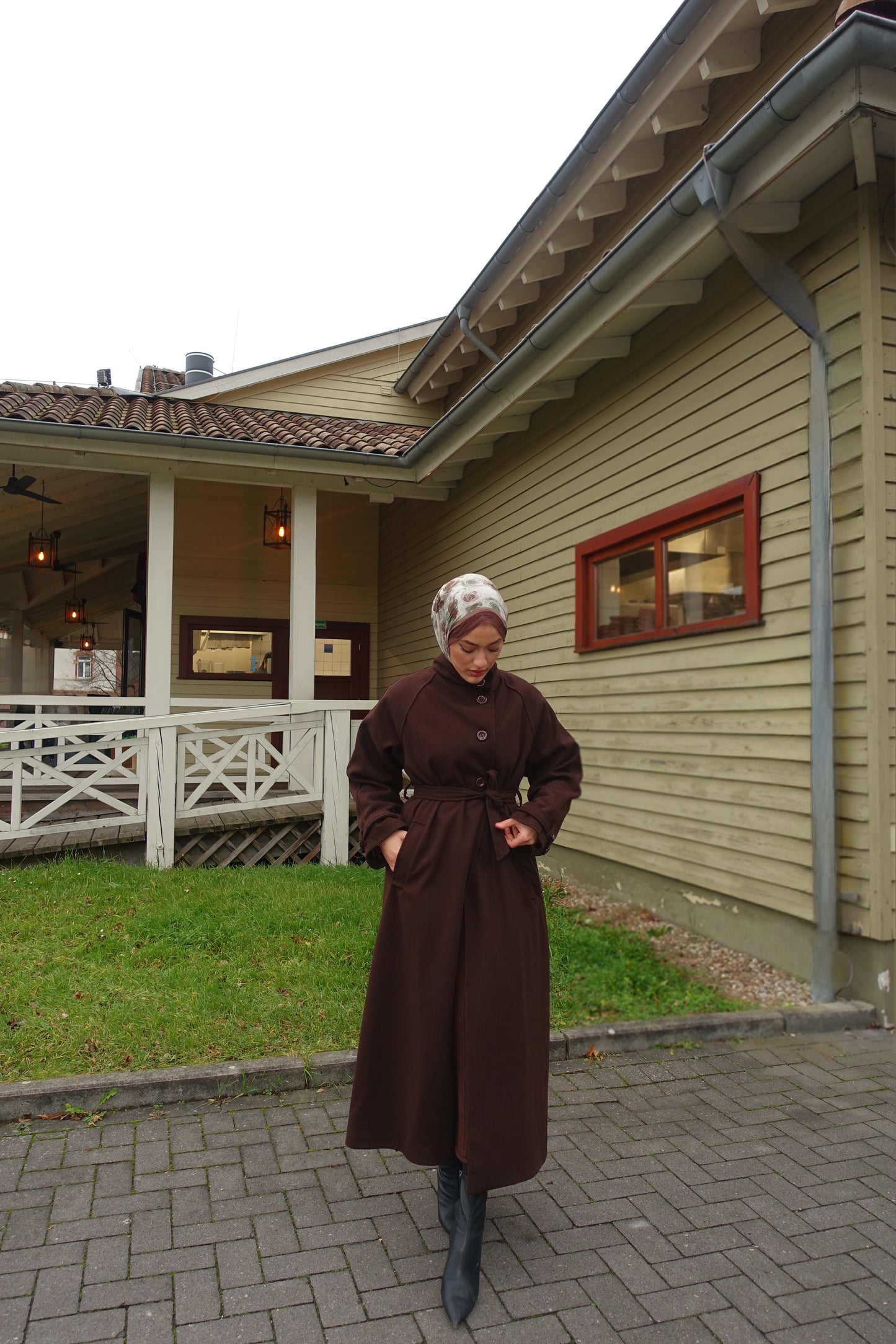 Iconic Mantel in braun