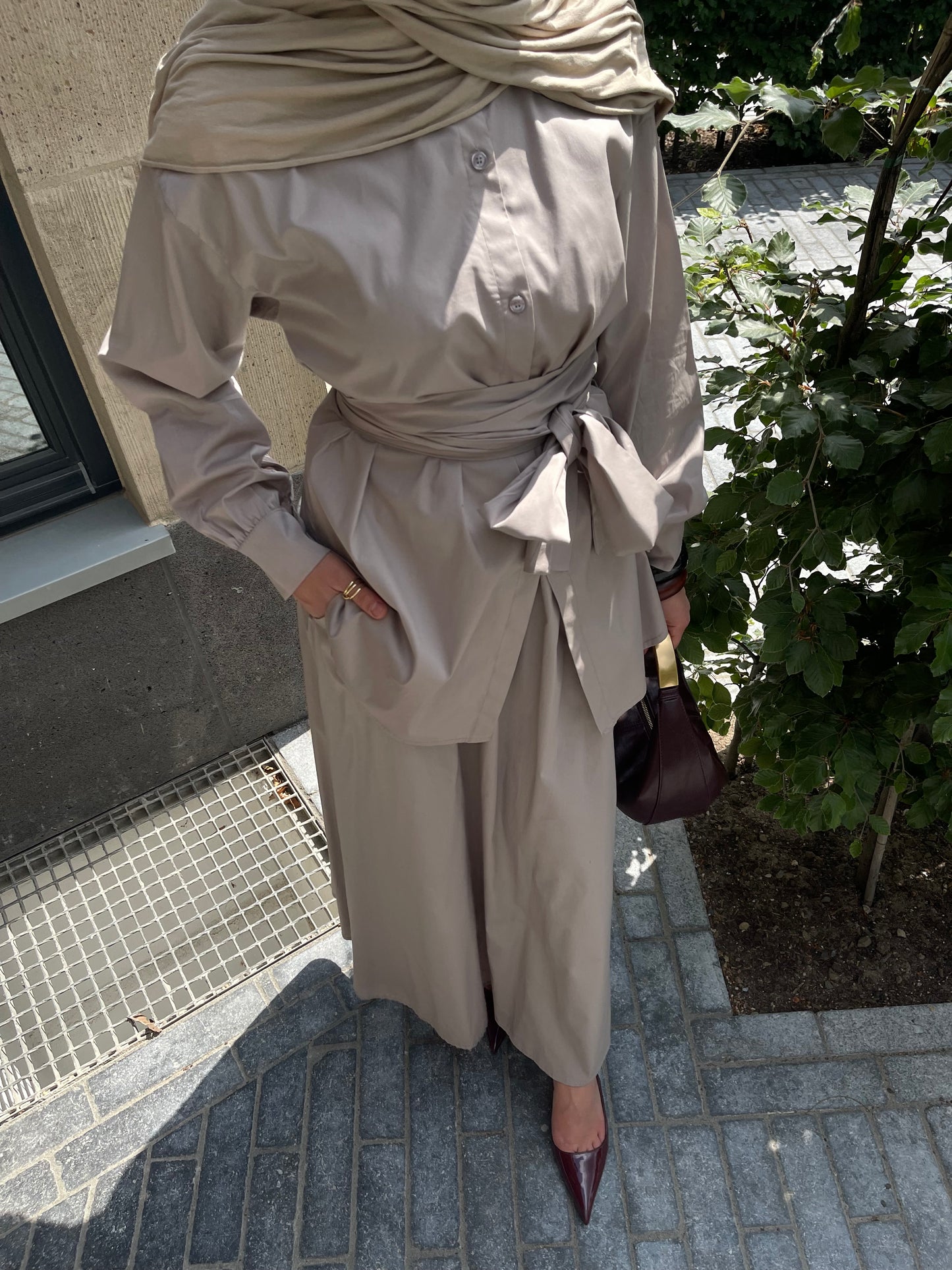 Glow set in taupe