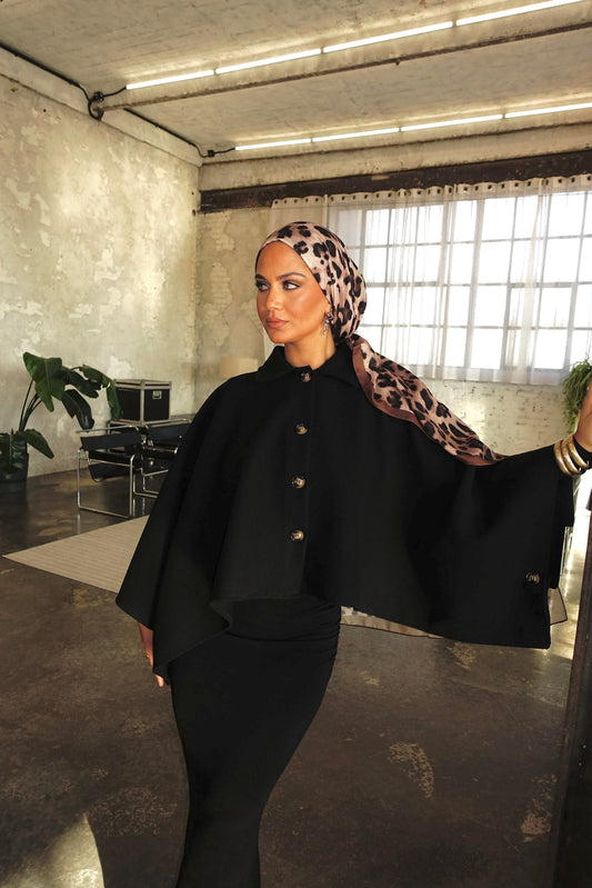 Cape Camelia in schwarz