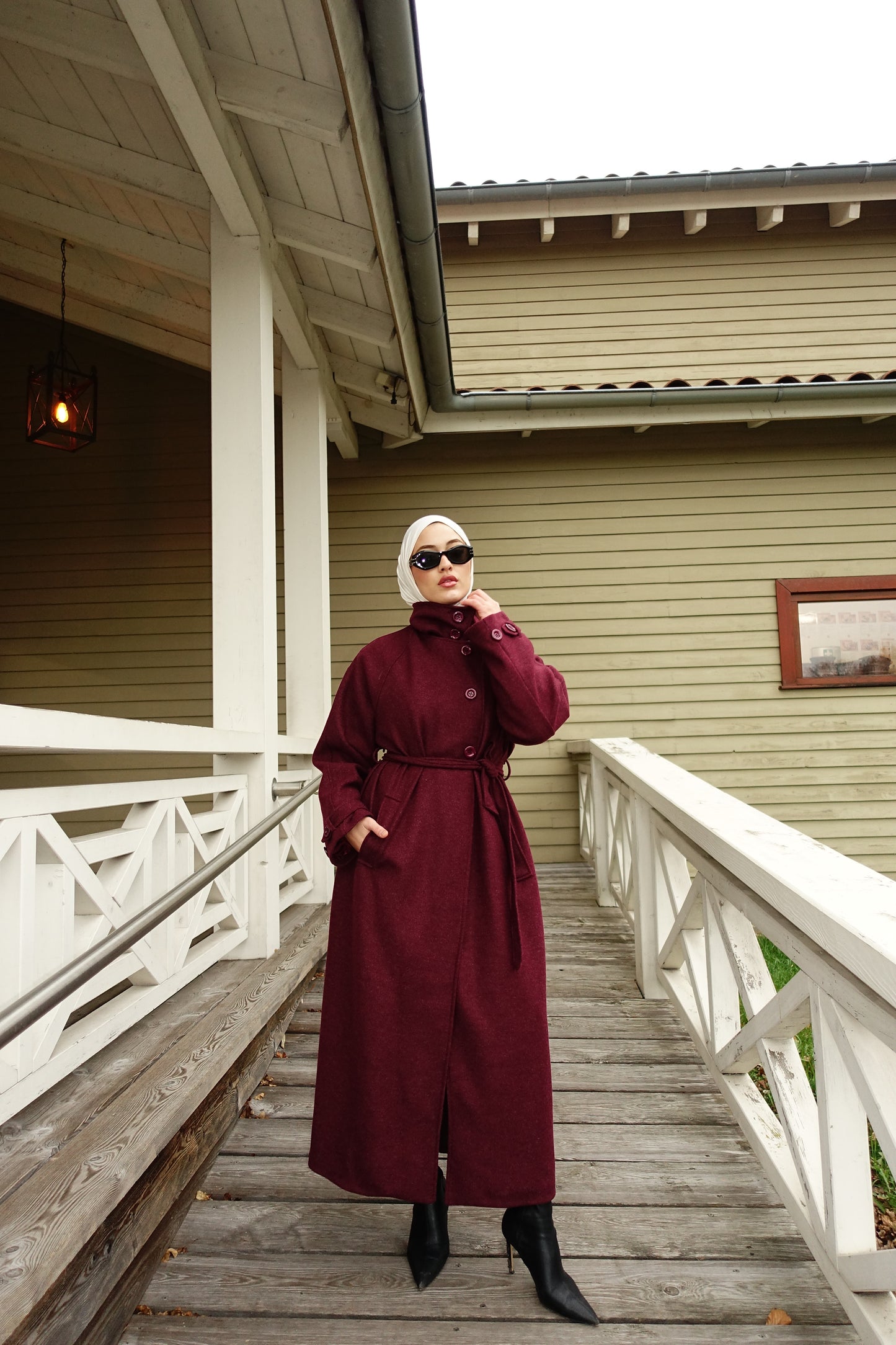 Iconic Mantel in bordeaux