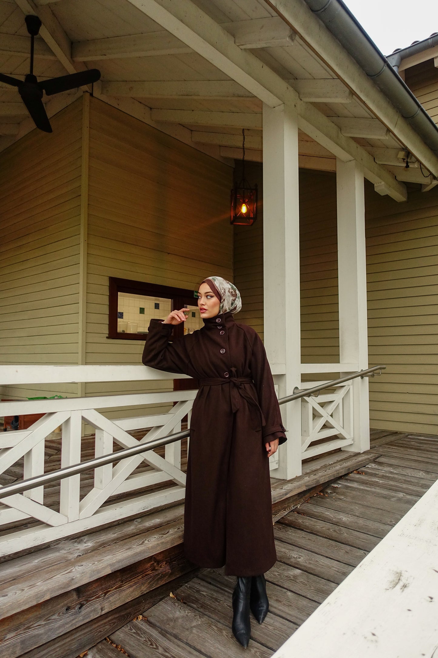 Iconic Mantel in braun