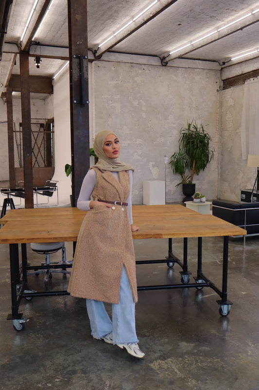 Lamiya Weste in camel