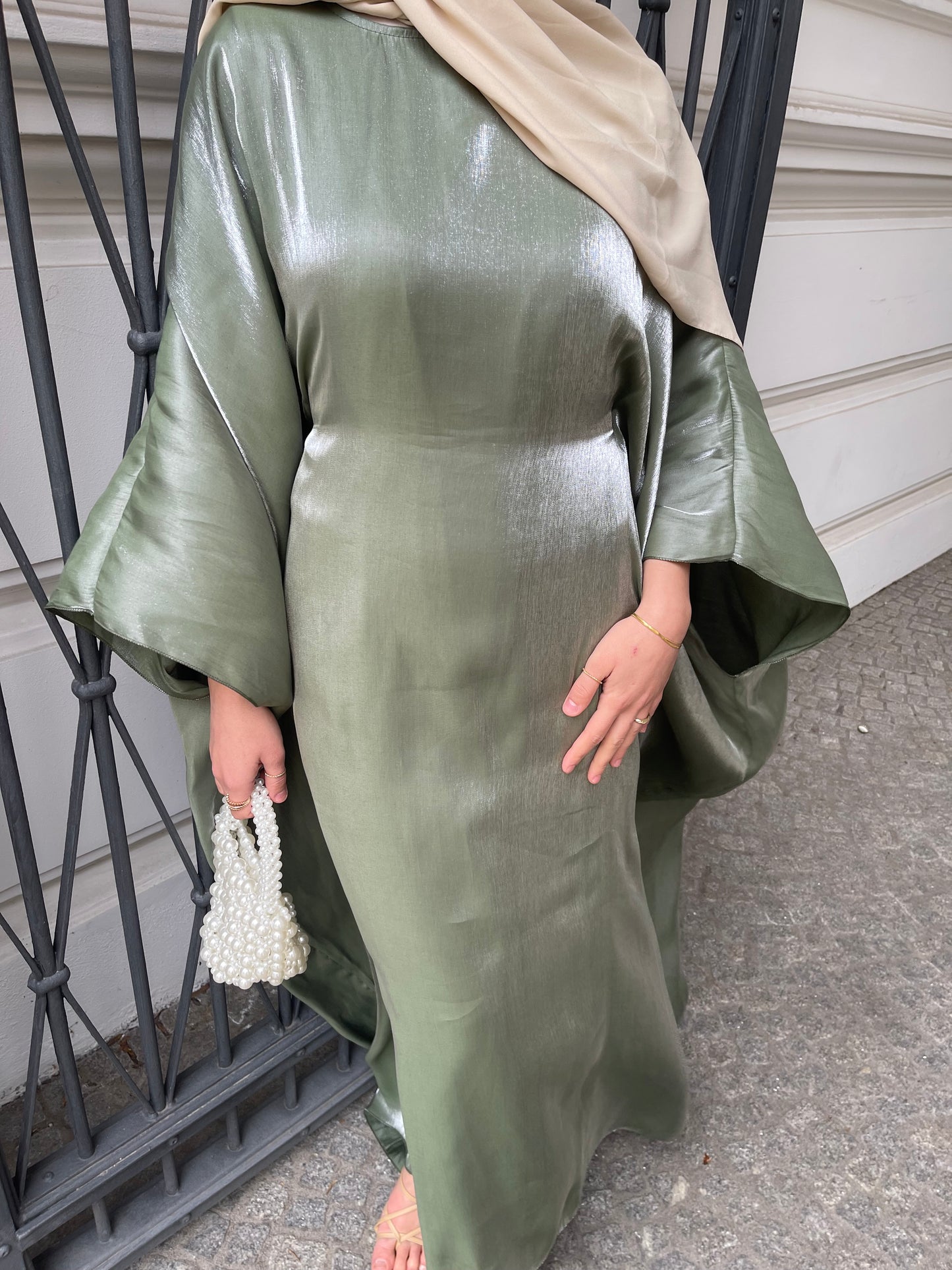 Abaya Glamour in Khaki